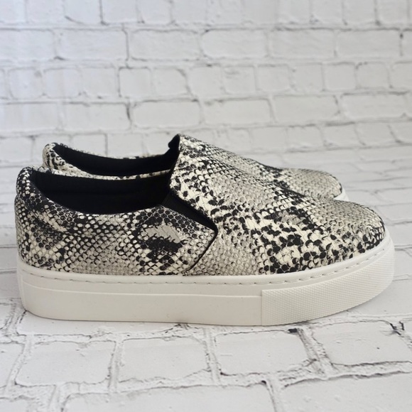 Chic grey Snakeskin sneakers - Picture 6 of 7